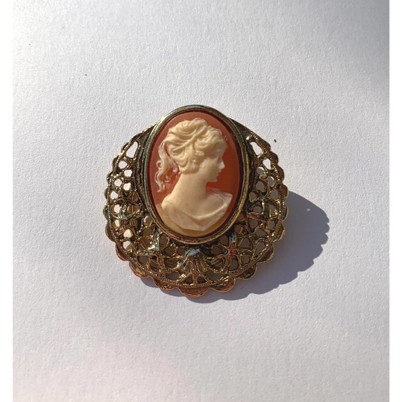 17 Vintage Cameo Gold Broach | Cameo Brooch | Vintage Steampunk Jewelry - Picture 1 of 6